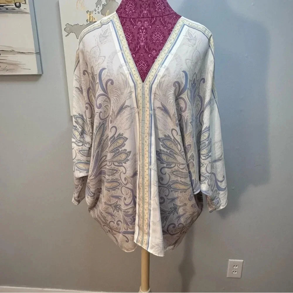 Batwing Cream, Purple, and‎ Blue Paisley Blouse Women Size 1X Unbranded